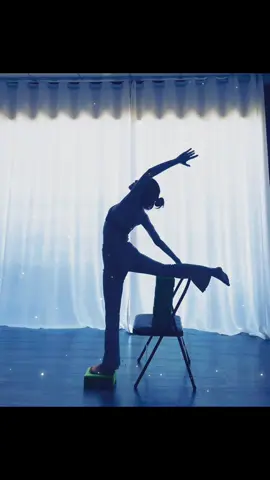 🕉️ Yoga trên ghế là một bài tập được điều chỉnh bao gồm thực hiện các tư thế khi ngồi hoặc sử dụng ghế để giữ thăng bằng. Các tư thế yoga trên ghế có thể được điều chỉnh để phù hợp với nhu cầu và khả năng của từng cá nhân, đảm bảo thực hiện an toàn và thoải mái🧘‍♀️#yogasoulstudiobaria#baria #chairyoga #yoga #yogachallenge #accessibleyoga #restorativeyoga #meditation #yinyoga #adaptiveyoga #onlineyoga #yogateacher #chair