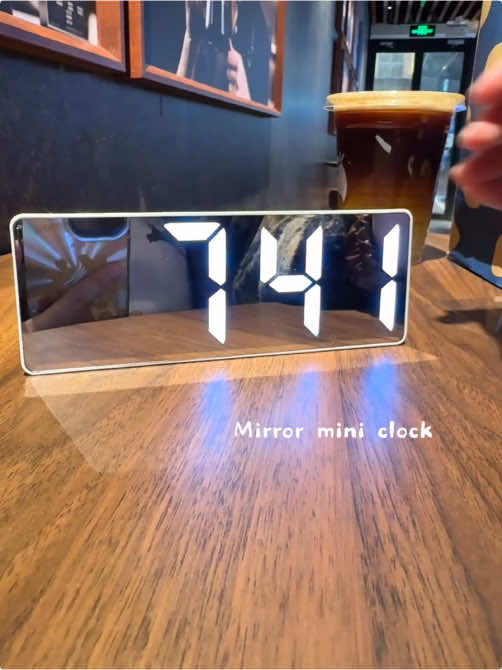 #desktop #tabledecoration #clock #mirrorclock #miniclock #tiktokshopmademebuyit #fyp 