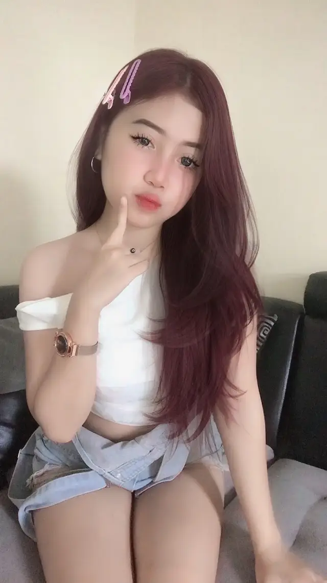 fav colour🩶🤍klo fav gril kan pasti bukan aku😔