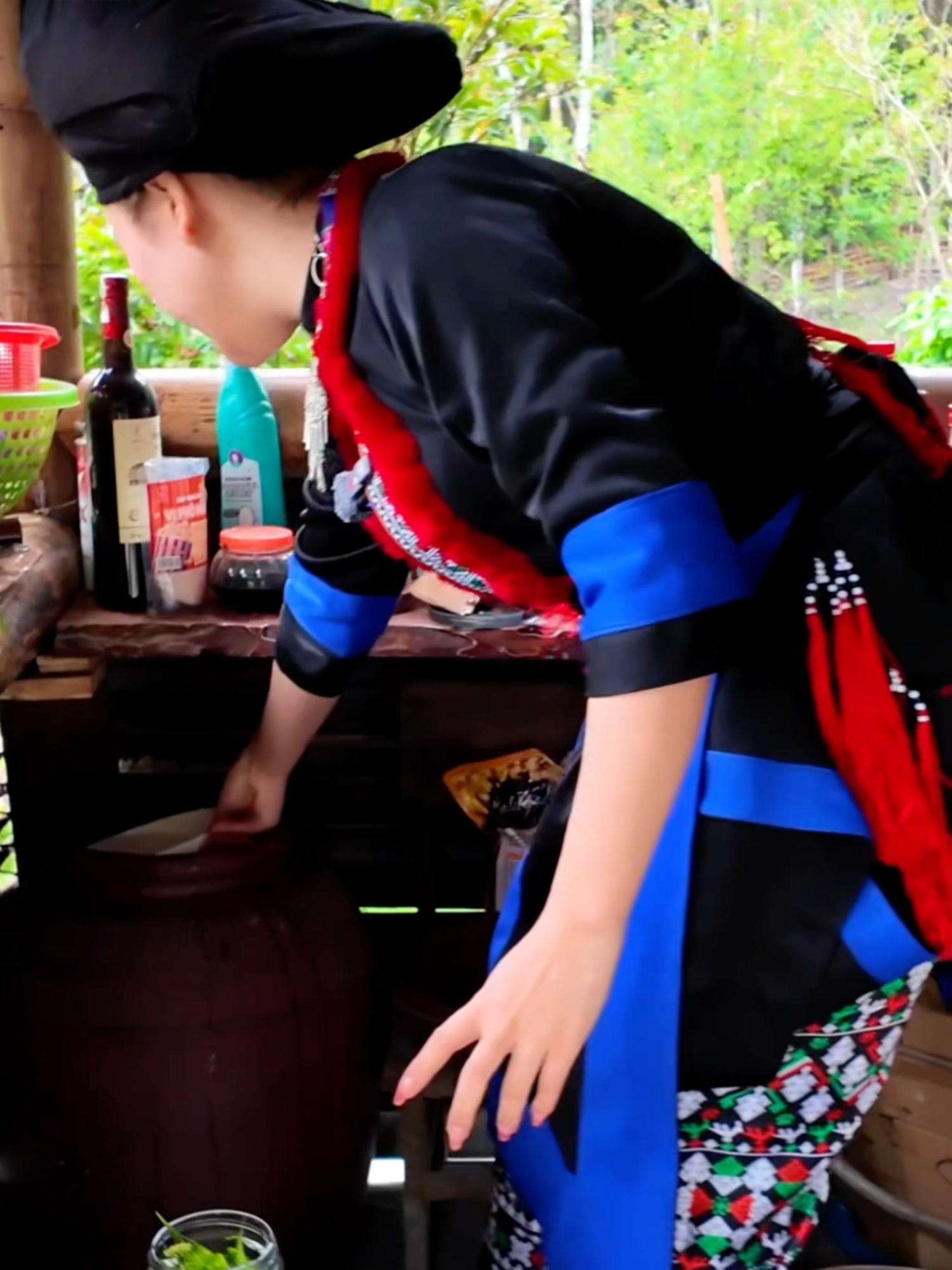 Cùng Mỹ Nữ Người Dao Khâu Đoán Trọng Lượng Sâm Và Ngâm Rượu Sâm Lai Châu #samlaichau #xuhuong #nangcaonguyen