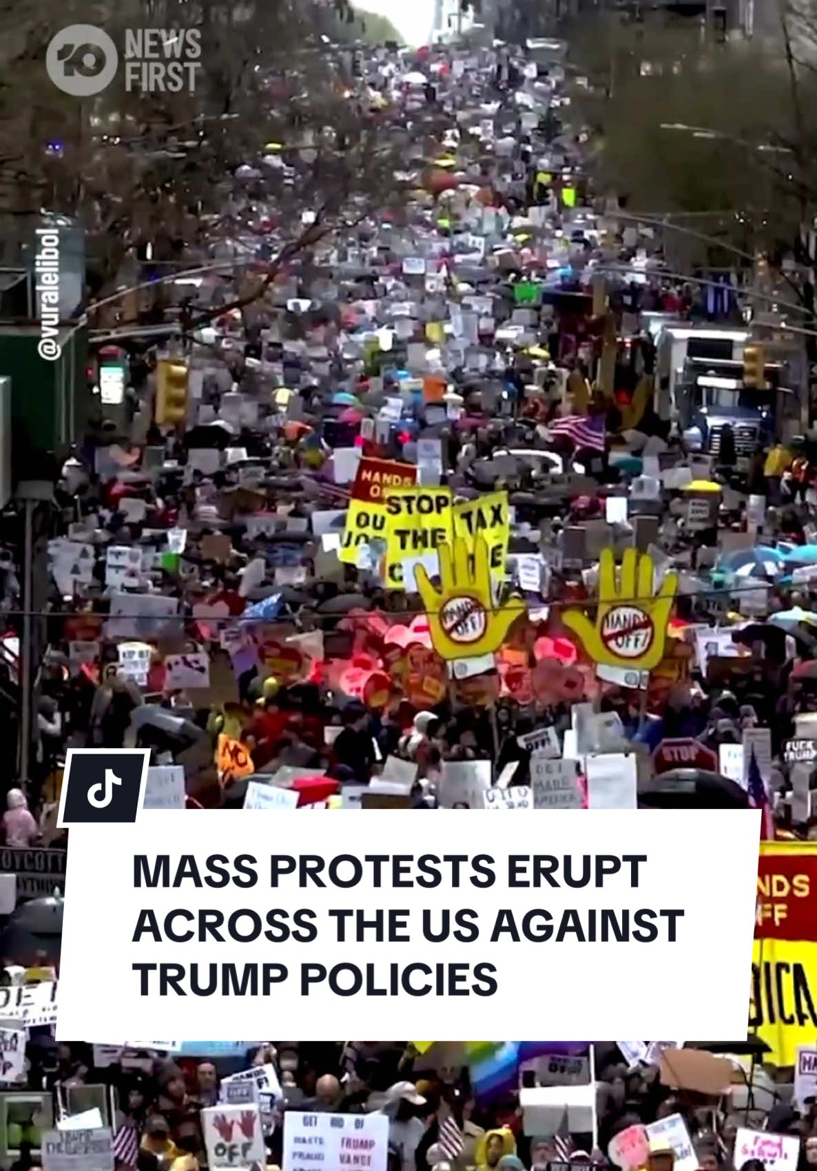 Millions of Americans gathered across the country on Saturday to protest the policies of President Donald Trump's administration. Videos shared on social media show streets packed with demonstrators in cities including New York, Boston, and the National Mall in Washington, D.C., with more than 1,400 “Hands Off!” rallies held across all 50 US states. The “Hands Off!” movement has united over 150 advocacy groups, including civil rights organisations, labor unions, veterans, scientists, and LGBTIQ+ activists. #10newsfirst #US #protest #antitrumpprotest #NYC #Washington