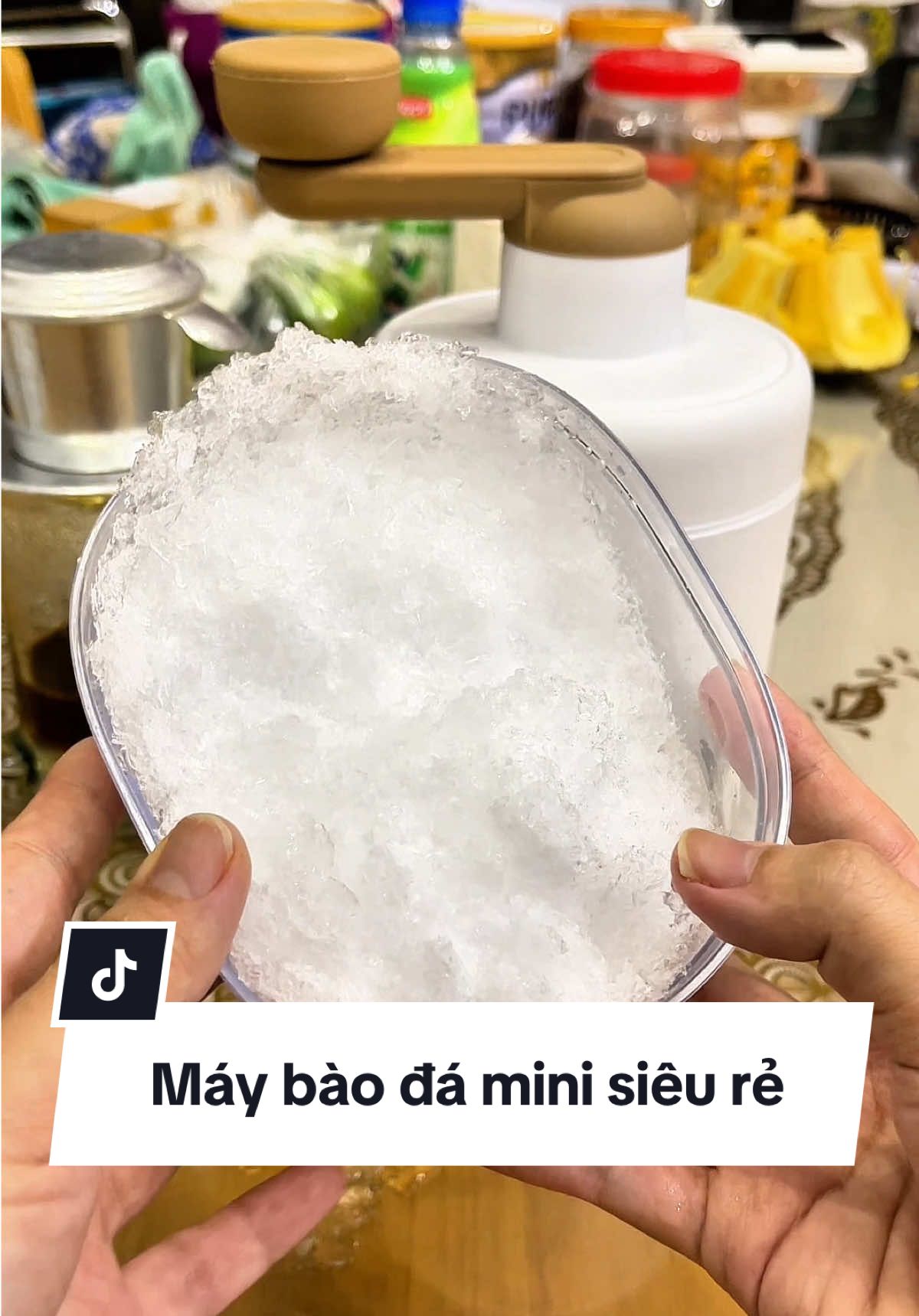 Máy bào đá mini mùa nắng tha hồ làm nước giải khát cho tụi nhỏ nè mấy bà #maybaodatuyetcamtay #maybaodatuyet #maybaoda #maybaodamini #giadungtienich #trangsieure 
