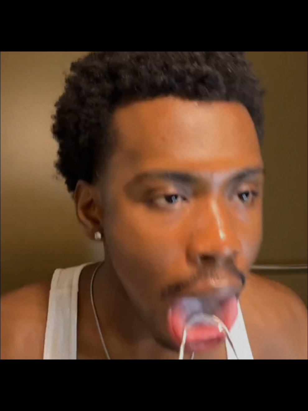 you need this bro tongue scraper #tonguescraper #oralhealth #men #menessentials #looksmaxing #GlowUp 