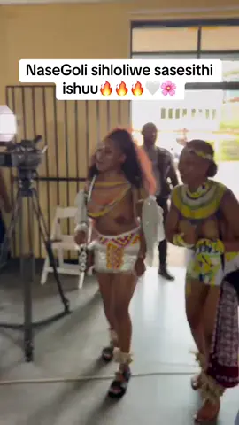 happiness 😊 #zuludance #amatshitshi🥰🥳🥳 #africabride #zulubride❤️❤️🔥 #marriagetradition #SAMA28 #zulu #fyp 