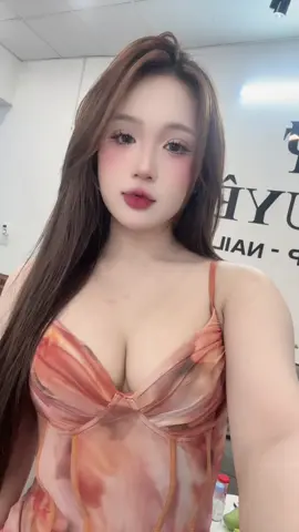 Từ nay sông suối chằng gặp lại . Chớ hỏi cố nhân chuyện ngắn dài 