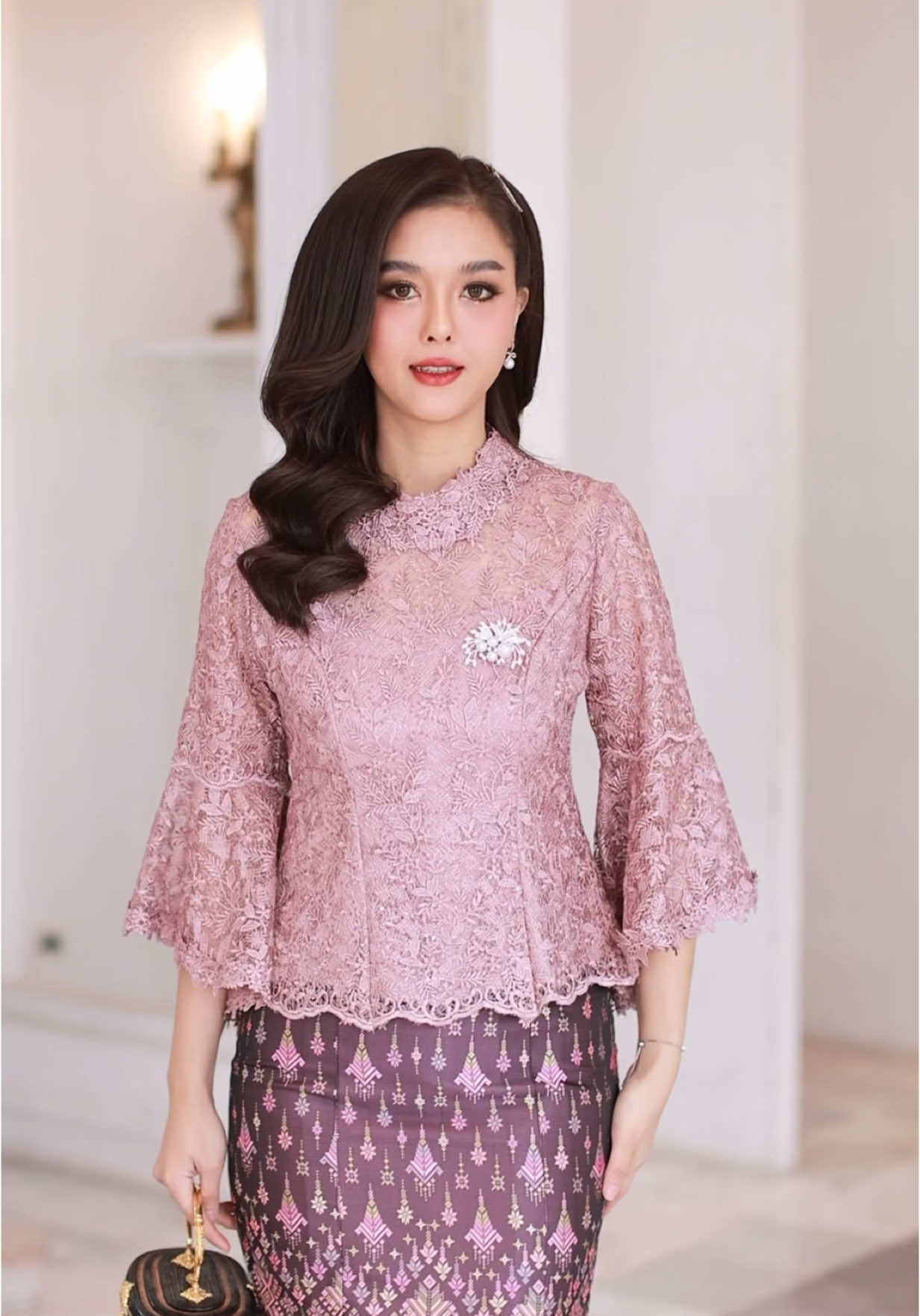 เสื้อลูกไม้ ใส่แล้วมั่นใจ ใครๆ ก็ต้องมอง!  งานสวยพรีเมี่ยม ตัดเย็บเนี๊ยบ  ✔️ดีไซน์สุดเก๋ ใส่แล้วปัง ไม่ซ้ำใคร  ✔️เนื้อผ้าสวยละเอียด ใส่แล้วดูมีเสน่ห์ทุกมุมมอง มีหลากสี หลายไซด์ให้เลือกสรรค์  ผ้าลูกไม้ ผ้าไทย ใส่ไม่เบื่อ  ✨ สวยตรงปก งานคุณภาพ  แพทเทิร์นสวย ตัดเย็บโดยช่างมืออาชีพ รหัสสินค้า 1022 ทั้งหมด 4 สี  มีไซด์ อก 36-46 นิ้วเลยคะ                              ##เสื้อผ้าไหม##เสื้อผ้าแฟชั่น##ผ้าถุงสําเร็จ##งานแต่ง##งานบวช ##ชุดเดรส##แม่เจ้าสาว##งานมงคล ##ราชการ##ชุดเจ้าภาพออกงาน##เสื้อ##ไหม##ชุดเชต2ชิ้น #ชุดเดรส #เสื้อลูกไม้ #songkran2025 