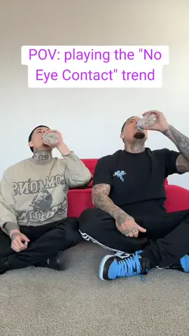that second of eye contact 😂 then the gag 😭  #NoEyeContactTrend #funnyvideo 
