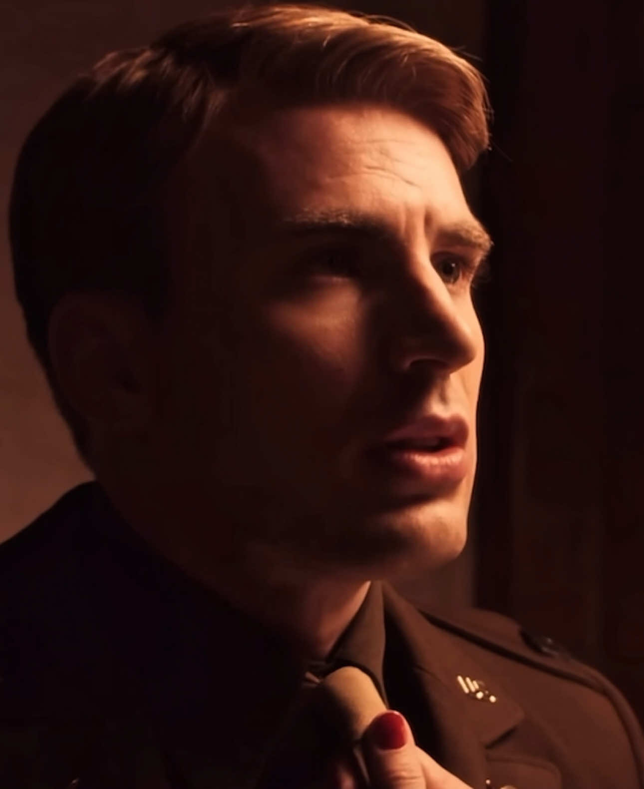 something’s off  (my clothes 🤭) #chrisevans #haunted #captainamerica #marvel #capitanamerica #steverogers 