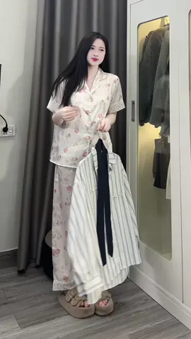 Áo sơ mi dài tay nữ kẻ sọc tặng kèm cà vạt #aosominu #aosomikesoc #thoitrangnu #xuhuongtiktok 