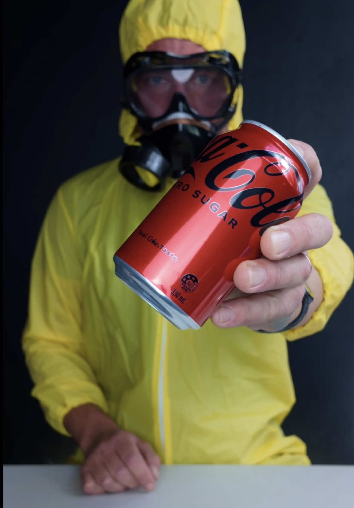 Coke Zero isn’t killing you. The research is clear: artificial sweeteners like aspartame are safe in normal amounts.  If a zero-calorie drink helps you crush cravings and stick to your goals, that’s not a problem… that’s a strategy. Drink the damn Coke🥤❌🧠✅ DM me “Zero” to join my free 30 Day Fat Loss Email Course 📧 #CokeZero #MythBusting #EvidenceBased #ArtificialSweeteners #FatLossTips #ZeroCalories #FlexibleDieting #ScienceOverFear