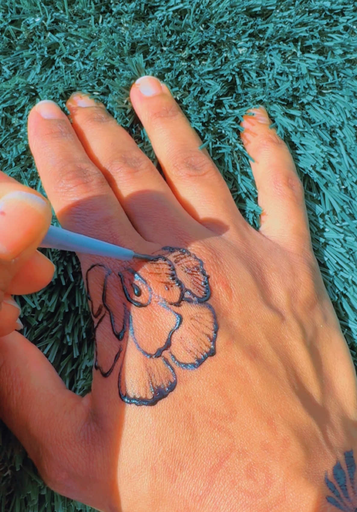 Challenging my brain by drawing on my left hand when I’m right handed.. not as perfect as my right hand work but mission accomplished. 🫶 #fy #fypage #fypシ 