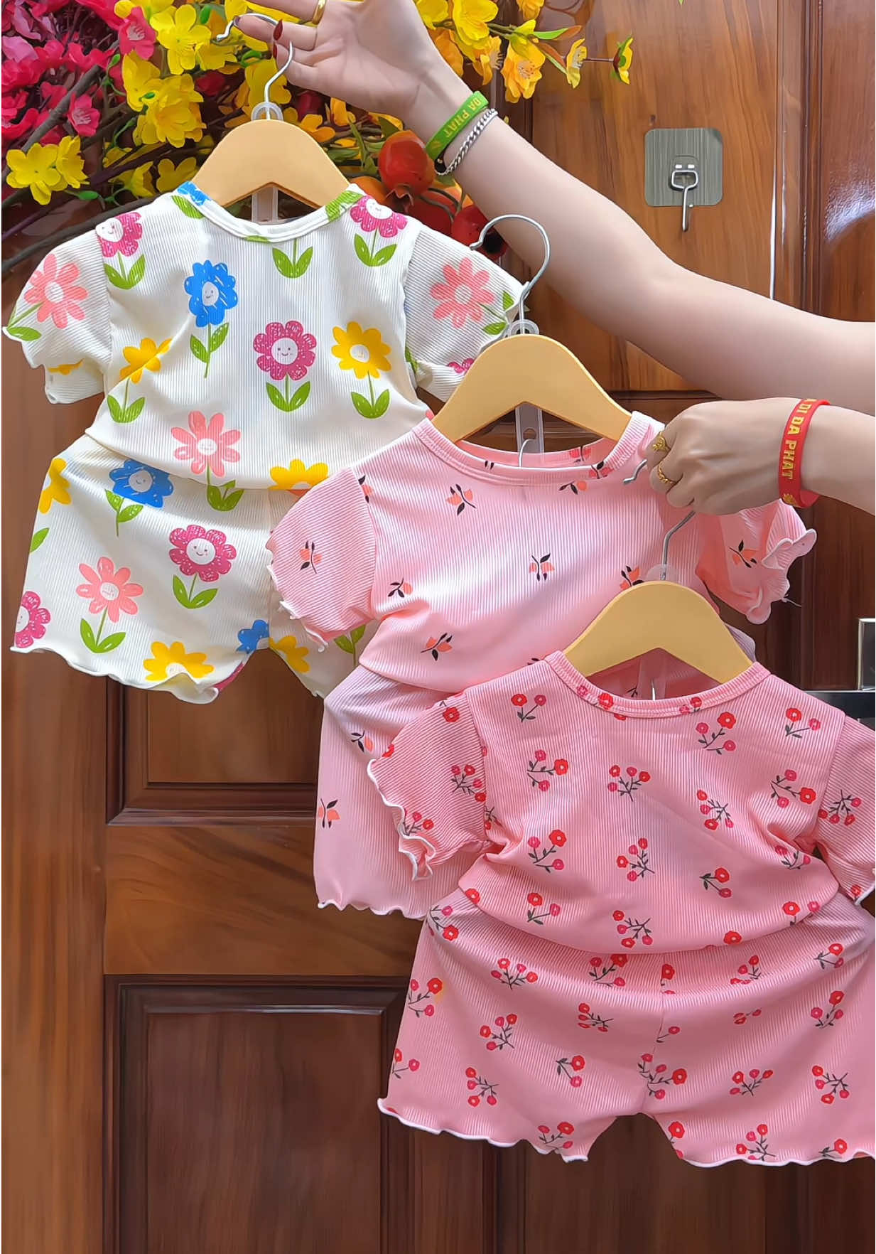 Combo 05 Bộ quần áo Cộc Tay #xuhuongtiktok #mevabe #thoitrangtreem #tiemmeken #bomuahechobe #dobochobe #bobegai #bothuntamchobe 