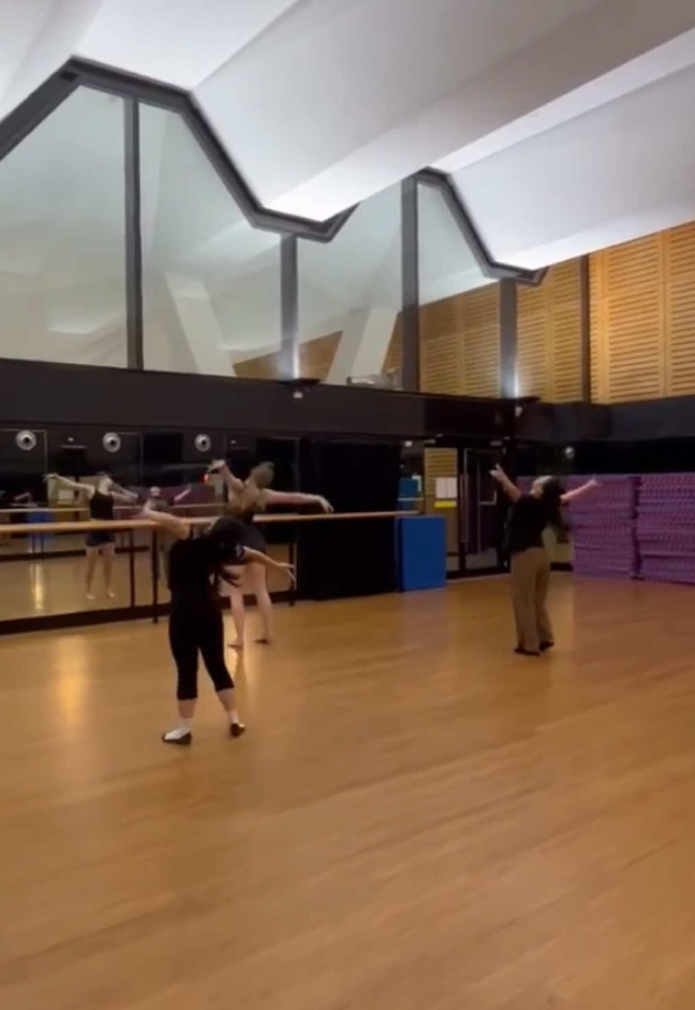 Week 7 Intermediate Open Class Recap!! There was so much talent and energy in the studio this week! 🤩🔥 #uts #utsdance #dance #utssport #activateuts #fyp #openclass #intermediate #danceforfun 