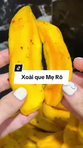 Xoài que nhà mẹ Rô còn đỉnh hơn xoài Nguyên miếng luôn nè mấy bà #duyenoioi #ancungtiktok #food #mukbang #anvat #reviewfood #xoaisaydeo #xoaisaydeomero 