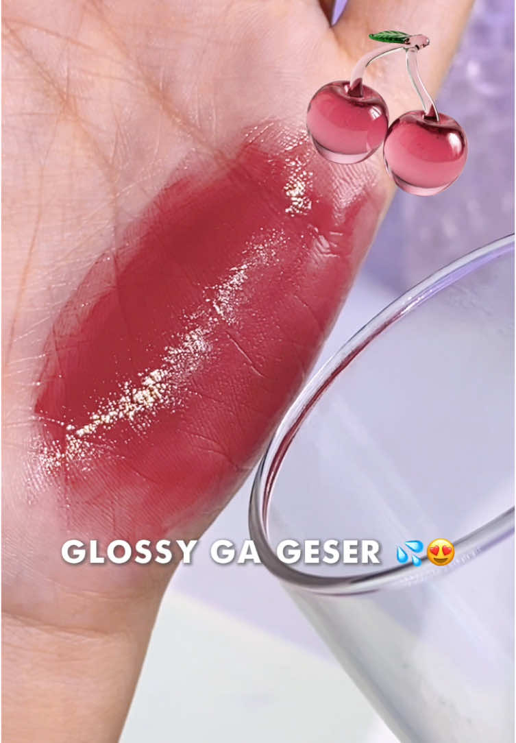 Glossy tapi gak geser?! 😍✨ #somethinc #somethincmakeup #trend #viral #lipglaze #glaze #lippie #lips #lipcolourchallenge #lipcombo 