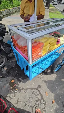Buah potong dingin 3.000 an‼️ #streetfood #buah #buahsegar #fyp 