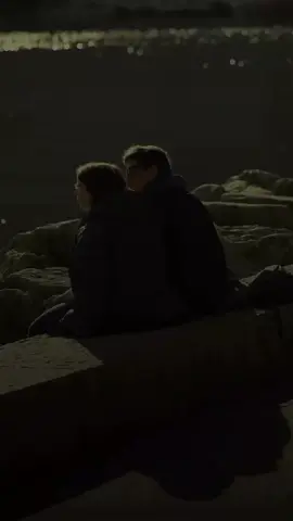 # تسوئ عندي الدنيا من اكعد وياك #شعر#حب #قصايد#غزل #اشعار_عراقية #قديم#fyp 