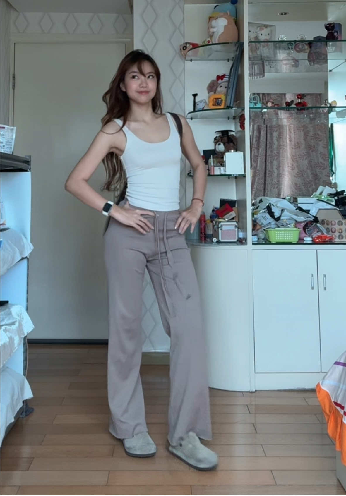 New pants are cutie #fypシ゚ #fitcheck #OOTD #pearbodyshape #budolfinds #newpants 