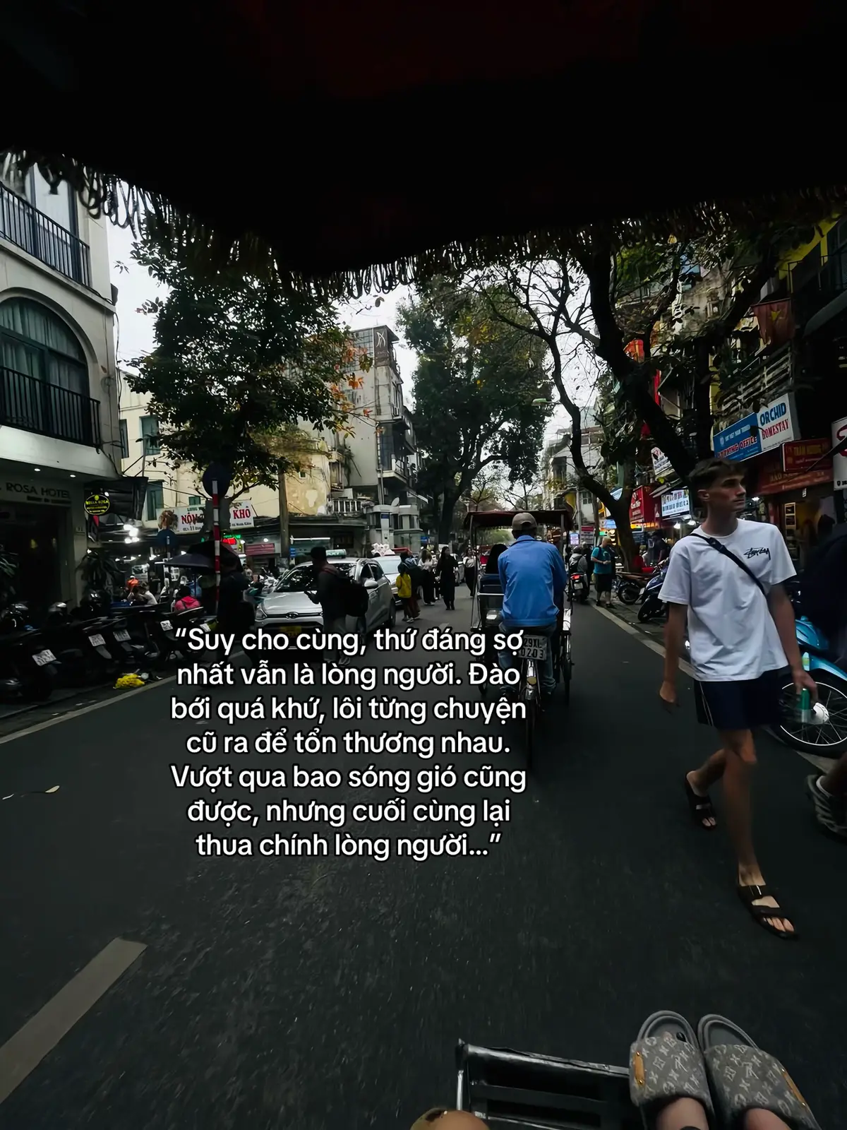 “Suy cho cùng, thứ đáng sợ nhất vẫn là lòng người. Đào bới quá khứ, lôi từng chuyện cũ ra để tổn thương nhau. Vượt qua bao sóng gió cũng được, nhưng cuối cùng lại thua chính lòng người…”#xh #tâmtrạng 