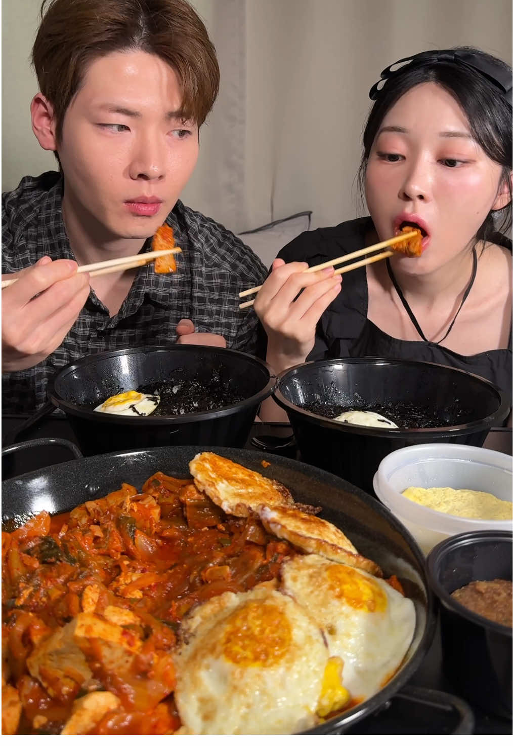 #먹방 오늘은 진씨네💗아내 먹는속도 따라먹기💗 삼겹살김치찜! 계란찜까지💗 #fyp #eatingshow #mukbang #먹방asmr #김치찜 #koreandrama 