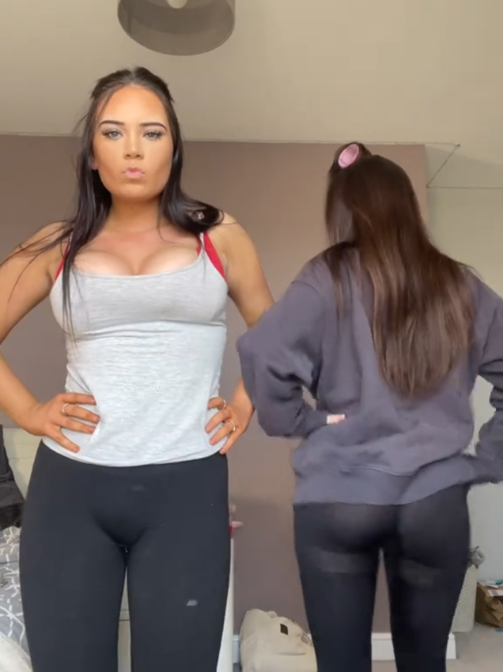 #tanktop #fap #challenge #brickbybrick #fap #fyp #british #girl #teens #hot #sexy😍🤤😍 #ukgirl #two #brunette #pink #tight #leggings #lips #lashes #makeup #chaves 