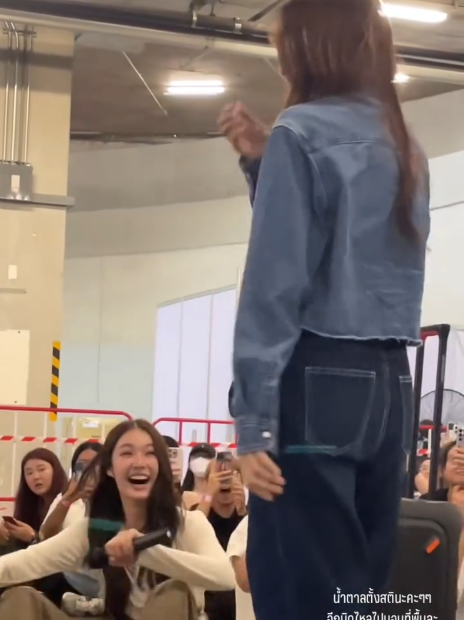 Namtan no soporto que su 🐈‍⬛ le bailara y Film no podía con la pena🤣🤣🤣😍🥰🤗 amo este par tan caótico🩵💛🐣🤣 NAMTANFILM BKKIBF2025 #BKKIBF2025xNamtanFilm  #namtanfilm #namtantipnaree  #filmracha #GirlRulesSeries  #PlutoSeries #GMMTV  #น้ำตาลฟิล์ม  #ฟิล์มรชานันท์ #โมจิของนต   #filmrachanun #RayGuz7 #fyp 