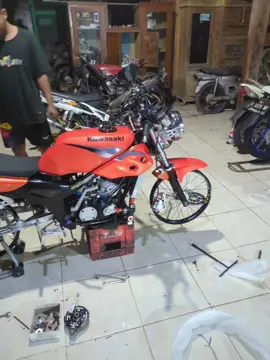 age munio ag style tak gejoh cangkemu 🙂🤏 #ninjavictor #travelhematramadan #2stoke #zonatwostroke #kingu #twostokeparty #2strokeindonesia #2strokejawatengah #thailand🇹🇭 #fanterra_racing_exhaust 