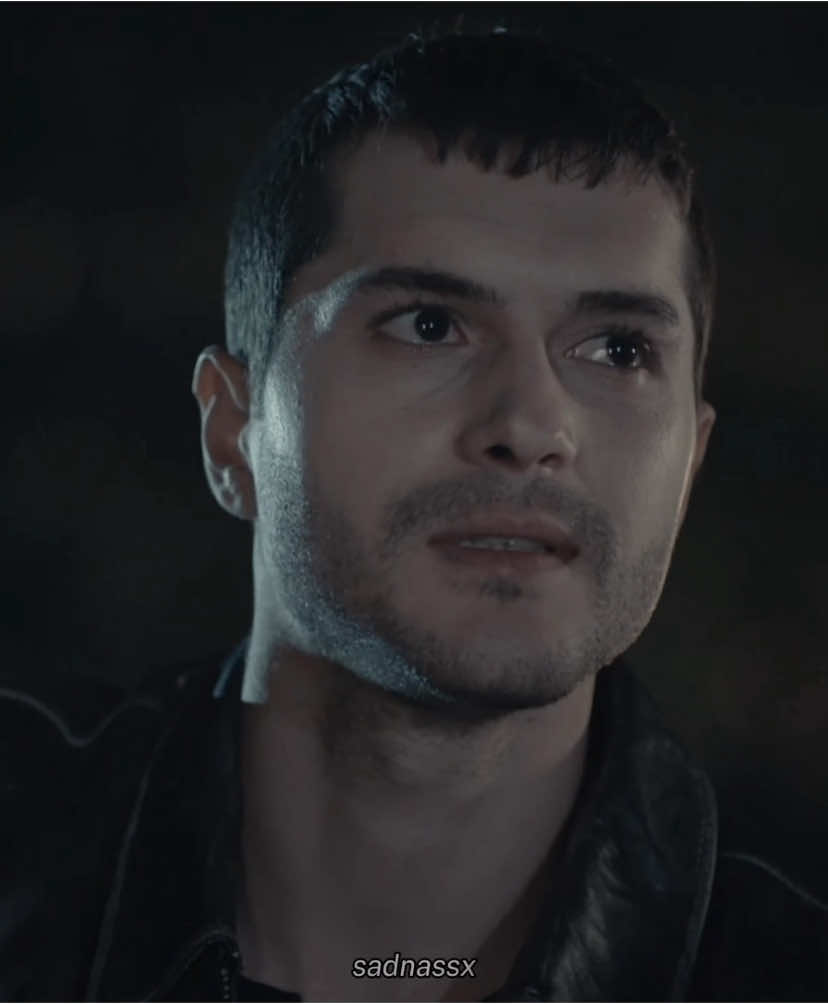 ‘’Arada kalmak yıpratır insanı’’… #keşfetteyizzz #akgüngökalptaşkın #yagmur #sonyaz #alperenduymaz 