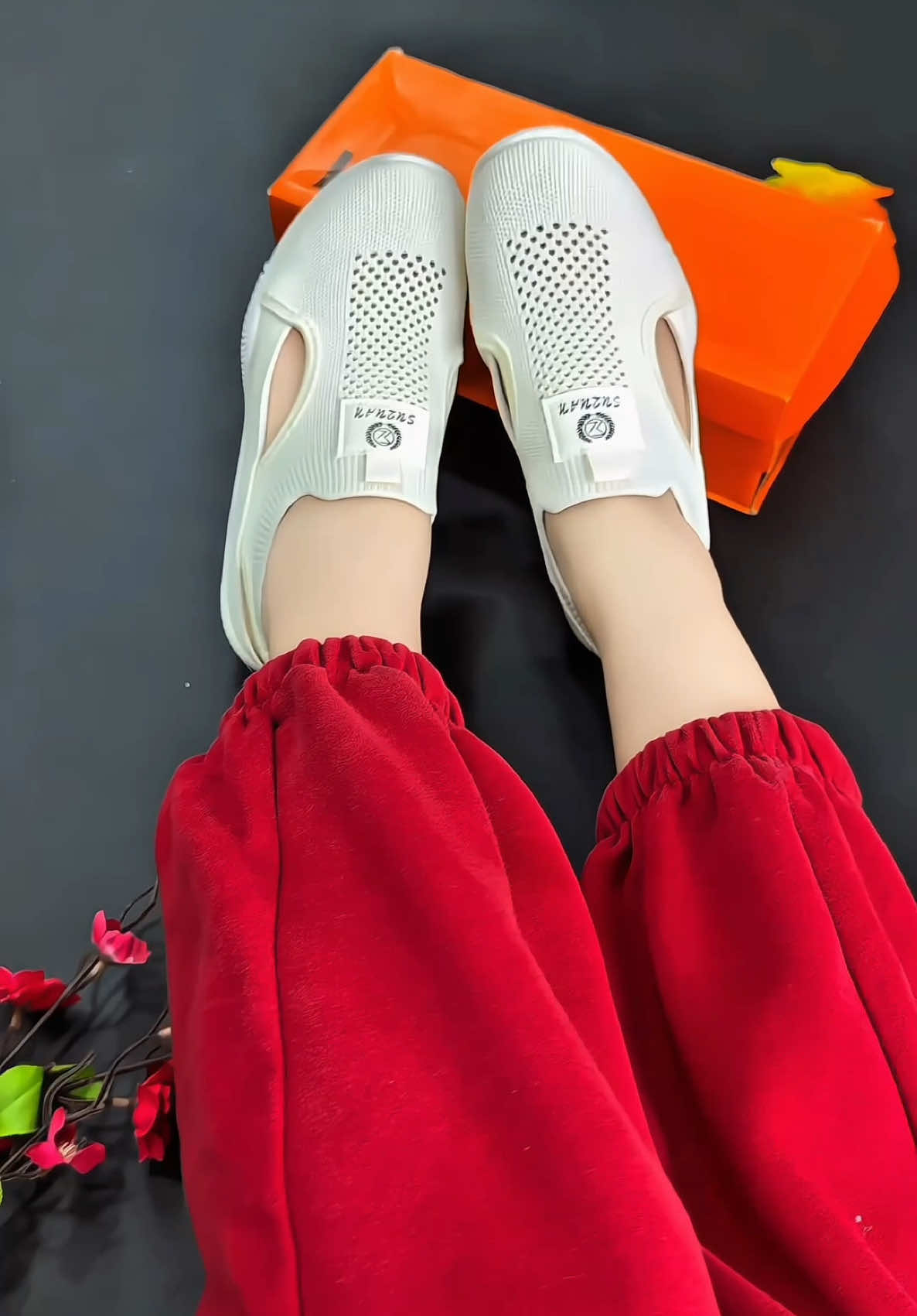 Giày thể thao nữ xinh giày mềm mang êm chân chất đẹp lắm nhá #giayxinh #giaythethaonudep #giaydep #giaythethaonuxinh #giaynu #giaynudep #depnuxinh #giaytherhaonuthoangkhi 