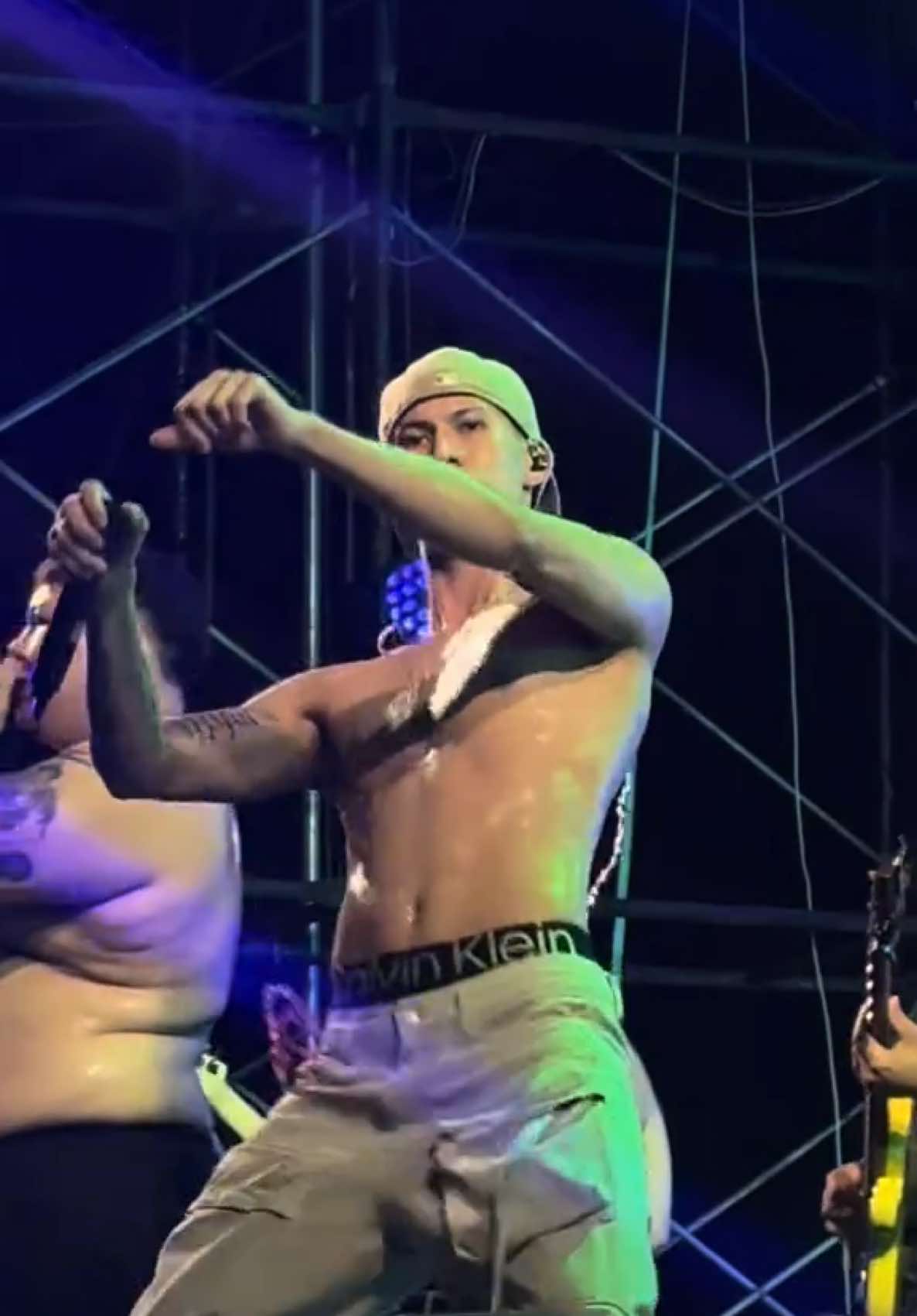 เอวหวานๆของอ้ายโทนี่นั้น🫣✨ไม่อยากเก็บไว้ดูคนเดียว55 #คอนเสิร์ต #fyp #ฟีดดดシ #เพลง #feed #มันส์ #ชอบถ่ายวีดีโอ #โทนี่ #1life 