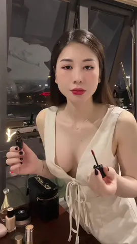Đánh son, đánh phấn, không đánh ghen