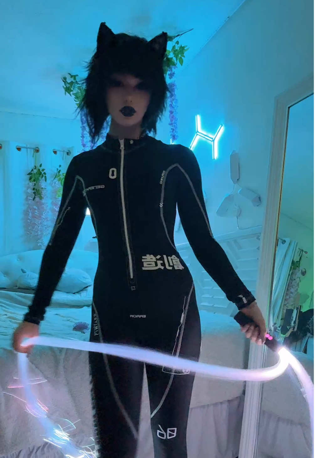 Finally got a new @antsonamelon 🖤 #emo #goth #rave #flowart 