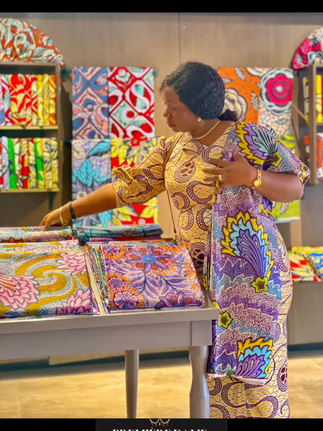 Vlisco tokoss❤️  Admirez le nouveau superwax 💙 Boutique PREMIÈRE DAME #vlisco l’original, le vrai ✅️  🇫🇷 Bienvenue dans nos boutiques : 🇬🇧 Welcome to our shops :  📍Kinshasa : 125 avenue Colonel Mondjiba, Ref: supermarché S&K d’UTEXAFRICA, &  Galerie Saint Pierre, Kinshasa, RDC 📱WhatsApp 📞: +243 815 534 027  📍Goma: 18 Boulevard KANYAMUHANGA Q/LES VOLCANS, Goma, NORD KIVU 📱WhatsApp 📞: +243 997 899 134  📍BUKAVU: HOTEL RESIDENCE 79, avenue Patrice Emery lumumba, Ibanda, Bukavu, Sud Kivu. 📱WhatsApp 📞: +243997830787 🇫🇷: Dans le cas où vous n'avez pas la possibilité de rejoindre  nos boutiques, contactez celle de kinshasa au +243 815 534 027 pour organizer un envoi directement dans votre vile 🇬🇧: In case you cannot join any of our shops, contact the +243 815 534 027 on whatsapp to organize a delivery directly in your country/city 🇫🇷: Nous expédions dans le monde entier par l'intermédiaire de notre partenaire DHL 📦✈️ 🇬🇧: We send parcels all over the world with our partner DHL 📦✈️  #vliscopremieredame #premieredametextiles #vliscocongo #vlisco #kinshasa #liputa #beauhabits #rdc #gombe #ngaliema #lumbubashi #pagne #fashion #style #élégance #fashionstore #vliscocongo🇨🇩 #original #superwax #limitée #éditonlimitée #superwaxhollandais #satin #coton #cotonsatin #qualité