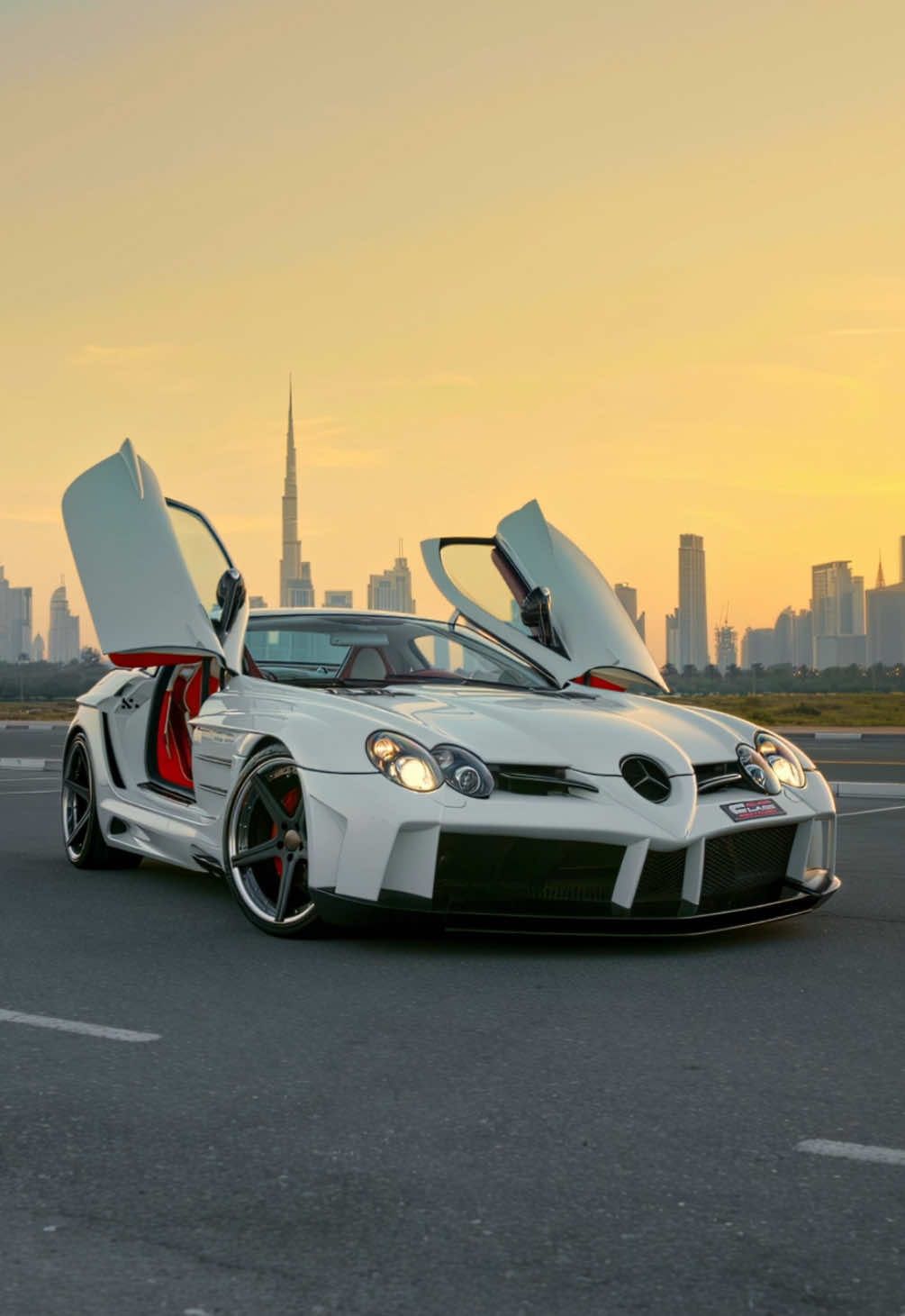 𝐌𝐞𝐫𝐜𝐞𝐝𝐞𝐬-𝐁𝐞𝐧𝐳 𝐒𝐋𝐑 𝐌𝐜𝐋𝐚𝐫𝐞𝐧 𝐛𝐲 𝐅𝐀𝐁 𝐃𝐞𝐬𝐢𝐠𝐧 A one-of-one automotive sculpture—crafted with a designer’s eye and a visionary’s touch.  #mercedesbenz #slrmclaren #supercars #dubaicars 