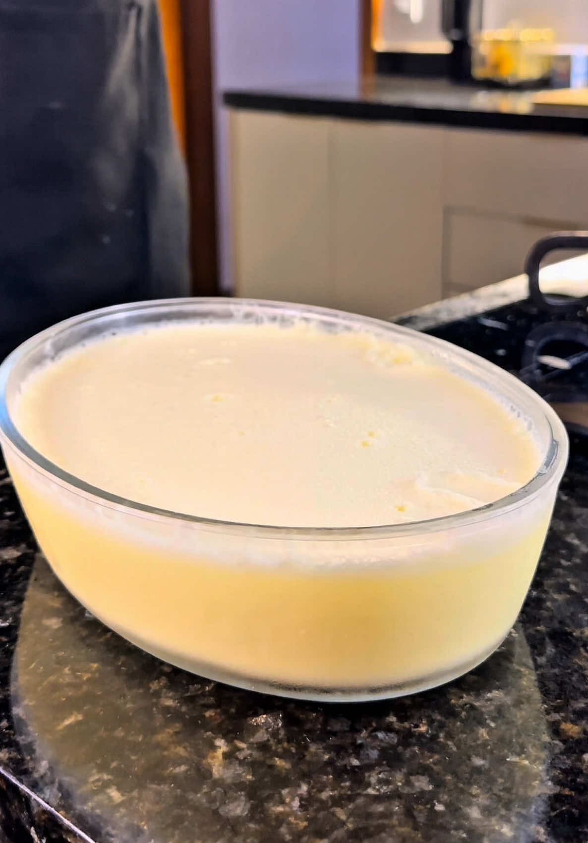 Se der errado a gelatina, faça isso com ela… Ingredientes: Gelatina pronta  1 leite condensado  1 creme de leite 24g gelatina incolor Modo de preparo no vídeo ⤴️ #receitas #gelatina #sobremesa #culinaria #doces 