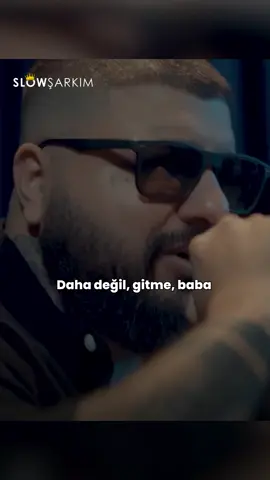 Şarkının sözleri o kadar anlamlı ki insanın istemsizce ağlayası geliyor..😢🥀