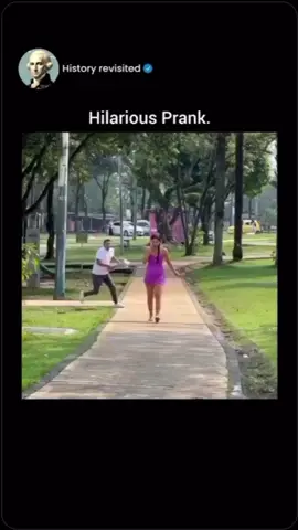Poor girl didn’t know what was happening! 😂. #hilariousprank #prank #funnyprank 