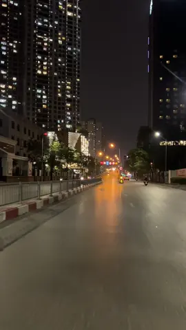 Hà Nội là nơi giết chết tâm hồn bao con người, xa thì nhớ, mà ở lại thì bon chen..☺️ #langthanghanoi #chill #hanoi #xh #xuhuongtiktok 