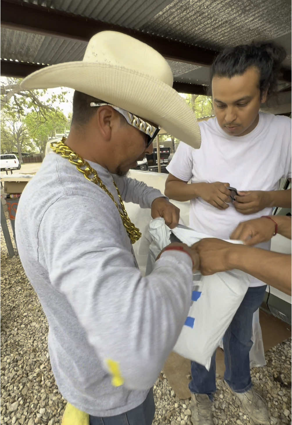 A palabras necias oídos sordos 