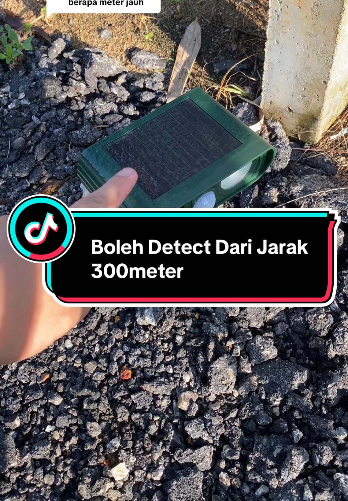 Replying to @Tiara Rose jarak 30-50 meter dia dah boleh detect ancaman yang datang. Memang bagus alat ni, sangat function. #ultrasonic #solar #binatangliar #alatmenghalaumonyet #halaubinatangliar #animalrepellent 