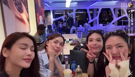 Chấn động chưa, EngLot và LMSY gặp nhau tại phòng chờ sân bay. 2 otp tổ chức chung ngày fmt mà còn về chung 1 giờ bay🤣🤣#engfawaraha #charlotteaustin #lookmhee #sonya #อิงล็อต #englot #lmsy #xuhuongtiktok #fyp #foryou 