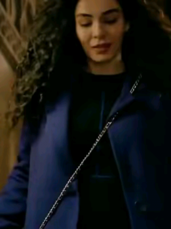 يا خذني الشوق لعيونك وأجي كلي يدفعني الحب جعل الناس يفدونك لو كان طيفك مخاويني مثل ظلي أشتاق لمصافحك و أشتاق لعيونك #من_بين_الناس_حبيتك #foryou 