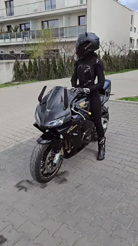 #wroclaw #motogirl #cbr600rr #honda #akrapovic #sportbikegirl #motocykle #Motorsport #girl #helmet #insta360x4 #insta360motorcycle #motocyklista #kwiaty #poland #motociclista #girlmoto #hondacbr600rr #Vlog 