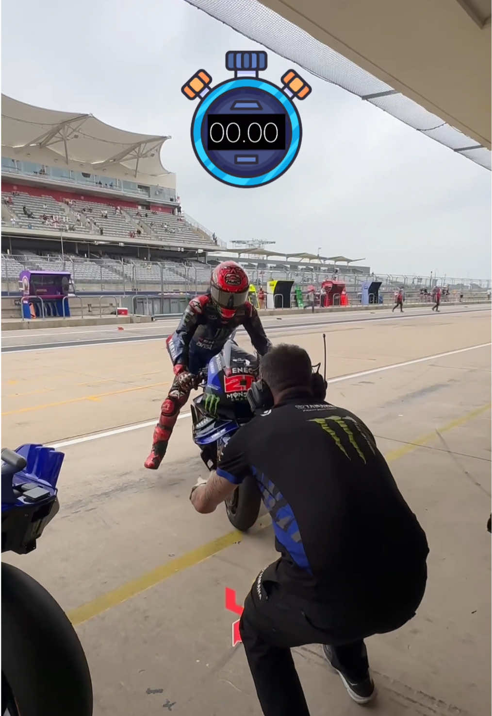 Practice bike swap ⏱️  Every centisecond counts 👀  #MonsterYamaha | #YamahaMotoGP | #YamahaFactoryRacing | #MotoGP | #FabioQuartararo | #FQ20 | #AmericasGP
