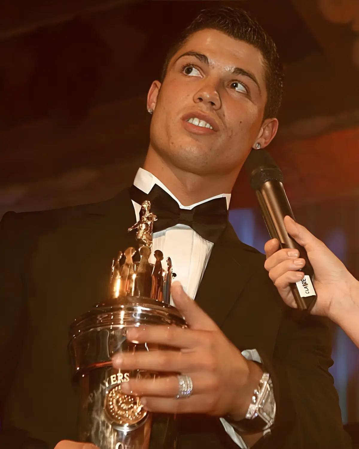 Before the world knew his name… he was just a kid with a dream. Young Cristiano Ronaldo wasn’t handed anything — he earned everything. From humble beginnings in Madeira, Portugal 🇵🇹, to sleeping in shared rooms, training until midnight, and crying after losses — the fire in his heart was undeniable. Even as a teenager, you could see it: The drive, the work ethic, the obsession with greatness. This wasn’t just raw talent — this was destiny in motion. Every step, every goal, every tear… it all built the champion we know today. This is the origin story of the GOAT. Watch closely — greatness always leaves clues. #CristianoRonaldo #YoungRonaldo #CR7 #GOATJourney #FootballLegend #FromHumbleBeginnings #SoccerIcon #MadeiraToTheWorld #FutureGOAT #FootballMindset #HardWorkPaysOff #YoungGOAT #RonaldoSkills #RonaldoMotivation #BeforeTheFame #NextLevelMindset #NoDaysOff #Inspiration #BallIsLife #RonaldoEdits #tiktokfootball 
