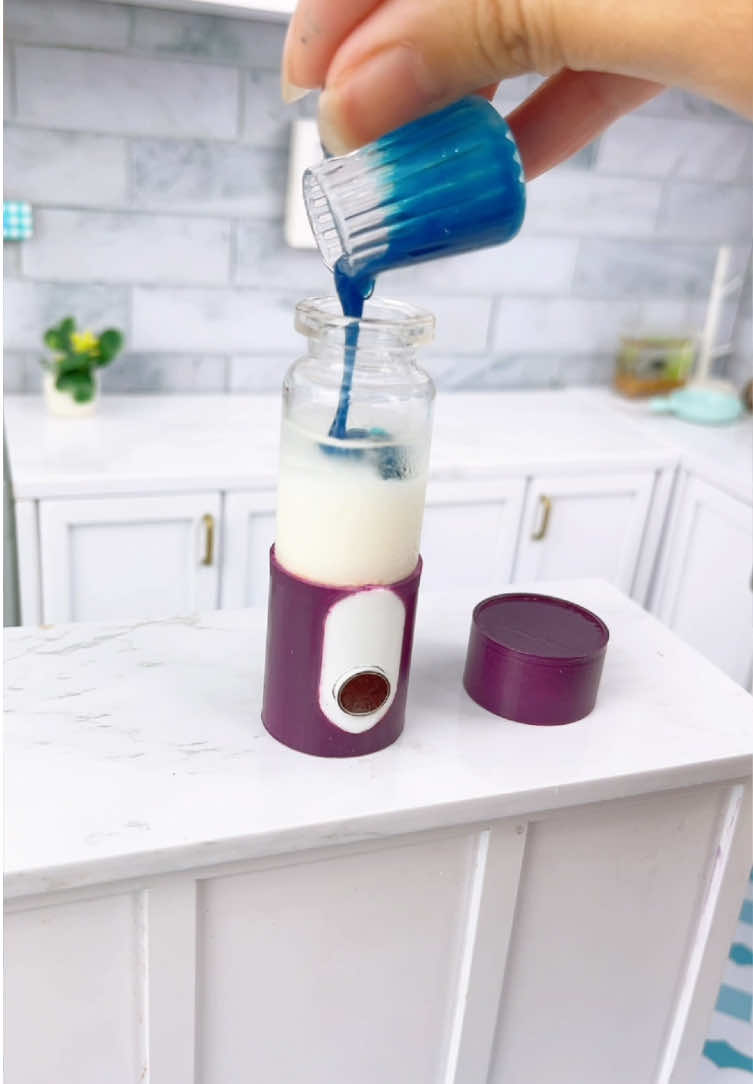 is it true that when we are in period, we shouldnt drink or eat something cold? since i am in my period by I crave a frapes 😂 i make it in tiny size #miniature #dolllhouse #minicooking #tinyblender 