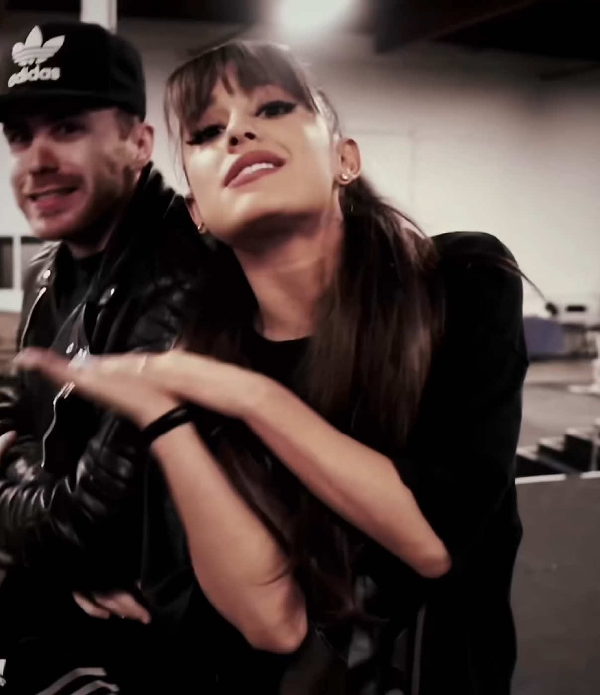 glamourr #ARIANAGRANDE #foryou #foryoupage #fyp #arianator #arianagrandeedit jaeda and ellie’s idea:))  _ scp: sceneagb , buterascp