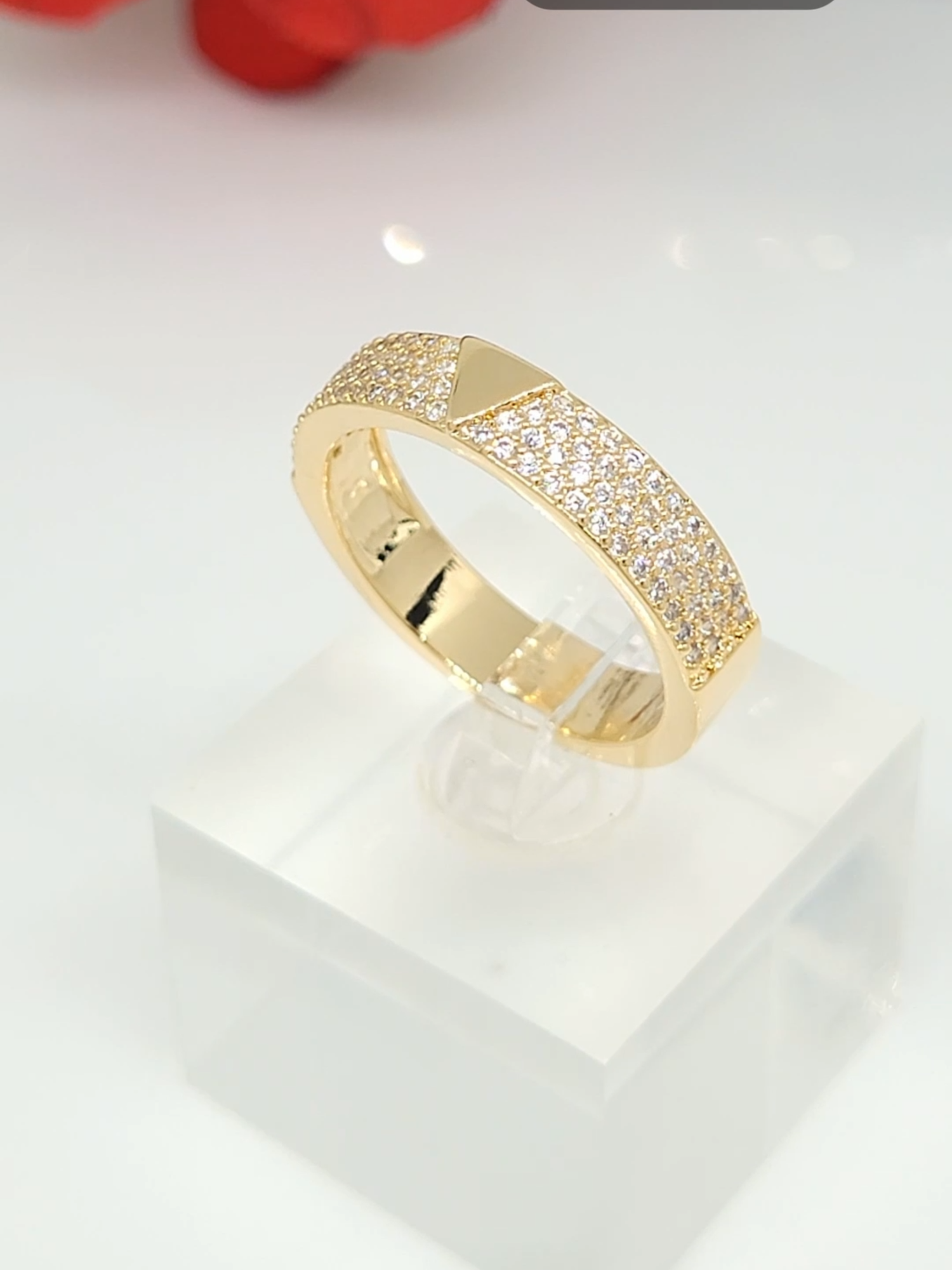 AN215 ANEL COM ZIRCÔNIAS BRANCAS E TRIANGULO LISO BANHADO A OURO BAN. DOURADO/INCOLOR #semijoias #semijoiasdeluxo #anel #zirconias #banhoouro18k