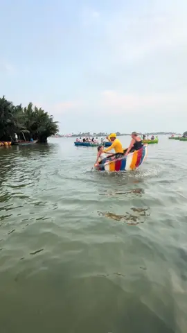 When in vietnam… #fyp #travel #vietnam #hoian #coconutboat @Poppy Clements 