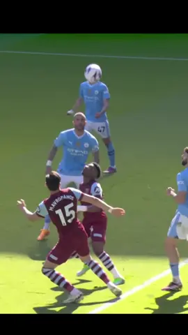 Beauty in motion.#football #westham #kudus #bicyclekick #goal 